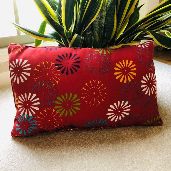 Pier One Outdoor Scatter Daisy Pillow Collection - Picture 2 of 4